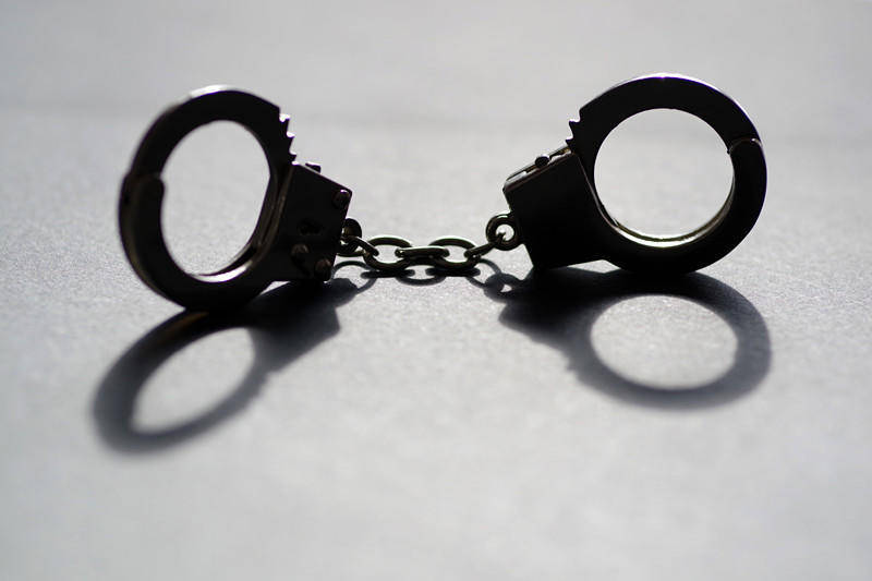 25岁男子欲出售父亲房产整容当网红<strong></p>
<p>比特网</strong>,被说教后20多刀弑父 曾遭父亲家暴,获无期徒刑