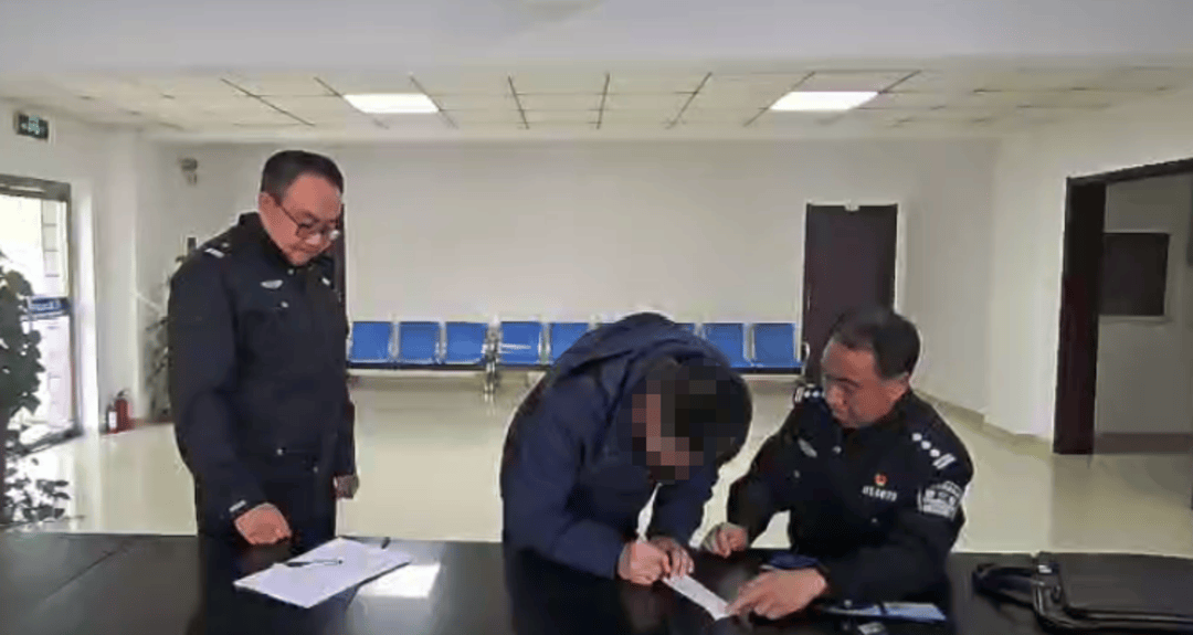 8人穿“警服”为婚礼开路?后续来了<strong></p>
<p>LUNA币最新消息</strong>!