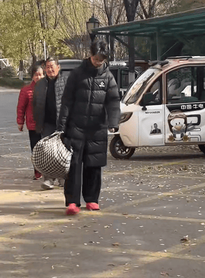 担心烧煤取暖不安全<strong></p>
<p>IOST</strong>，山东济宁17岁男孩偷偷接爷爷奶奶进城，父亲点赞：比我做得强