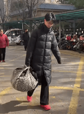 担心烧煤取暖不安全<strong></p>
<p>IOST</strong>，山东济宁17岁男孩偷偷接爷爷奶奶进城，父亲点赞：比我做得强