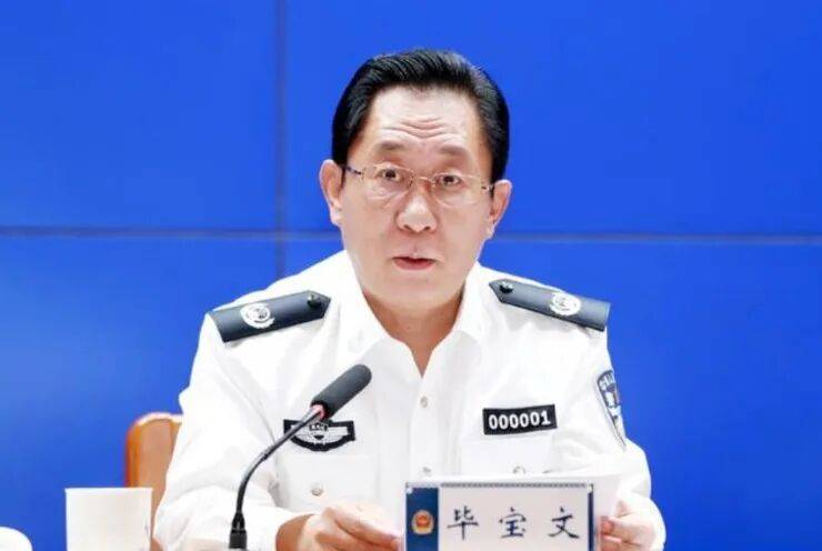 中纪委打虎:65岁原副省长落马<strong></p>
<p>Bigone</strong>,今年第54虎!今年已有两个公安厅厅长被查