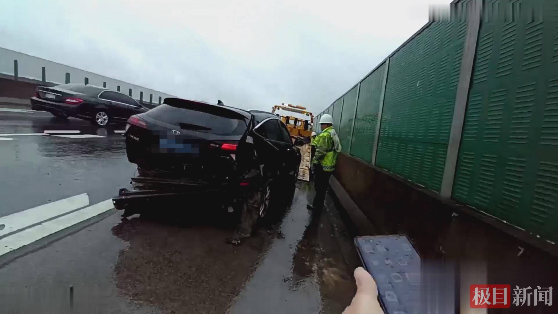 雨天路滑失控<strong></p>
<p>欧易OKEX官网</strong>,阳新一车主遭遇高速惊魂