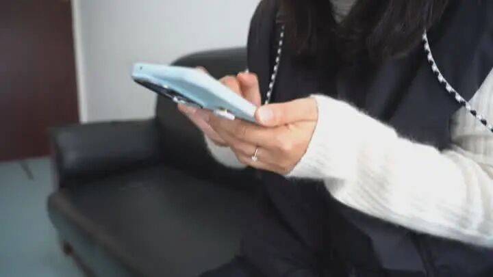 扬州一女子刷短视频惹祸：偷偷去银行取了6万现金<strong></p>
<p>欧易OKEX官网下载</strong>，结果……