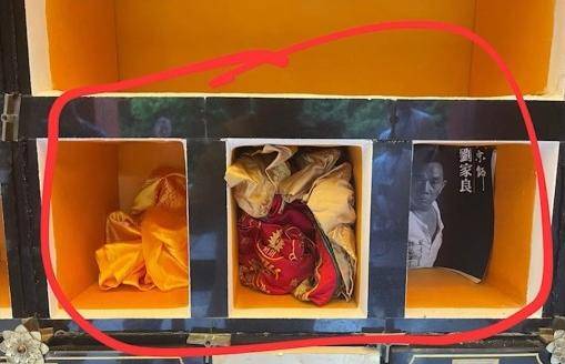 翁静晶再回应亡夫刘家良骨灰被盗:匪徒要求百万美元赎金<strong></p>
<p>欧易OKEX官网下载</strong>,否则就把骨灰冲进厕所