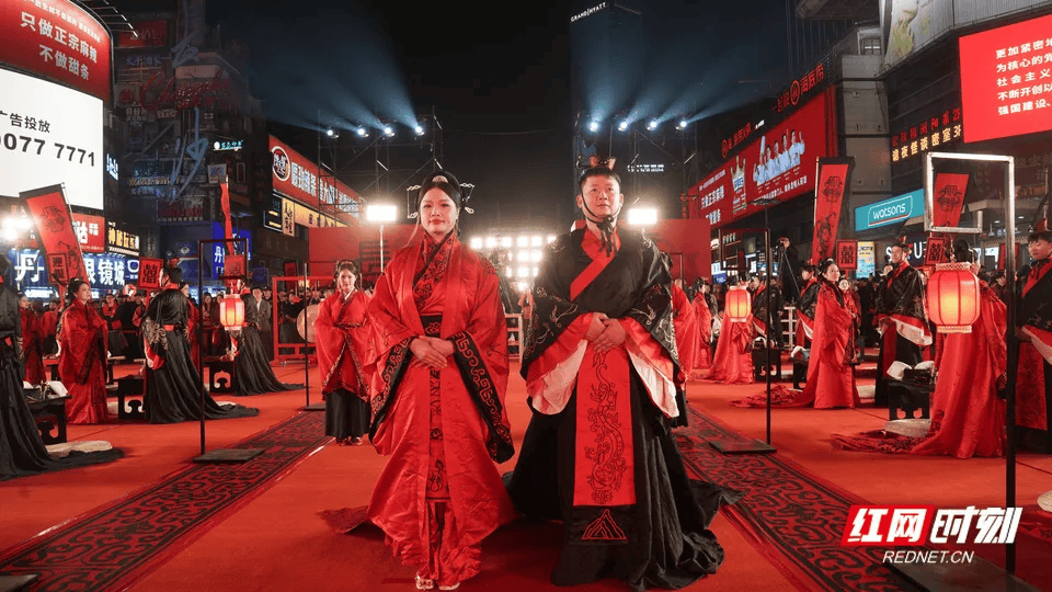 汶川地震被救起的女孩<strong></p>
<p>比特币交易网站</strong>，17年后和救她的军人结婚了