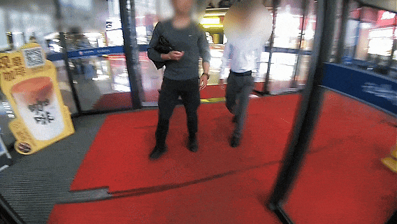 上门取走19万元<strong></p>
<p>比特币交易网</strong>，杭州一西装革履“金融专员”被抓！在高速服务区被抓，车上塞满现金