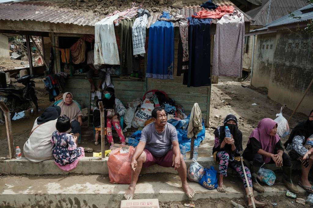 苏门答腊洪灾:千人死亡、毁林恶果、华人自救与亚齐海啸创伤|907编辑部