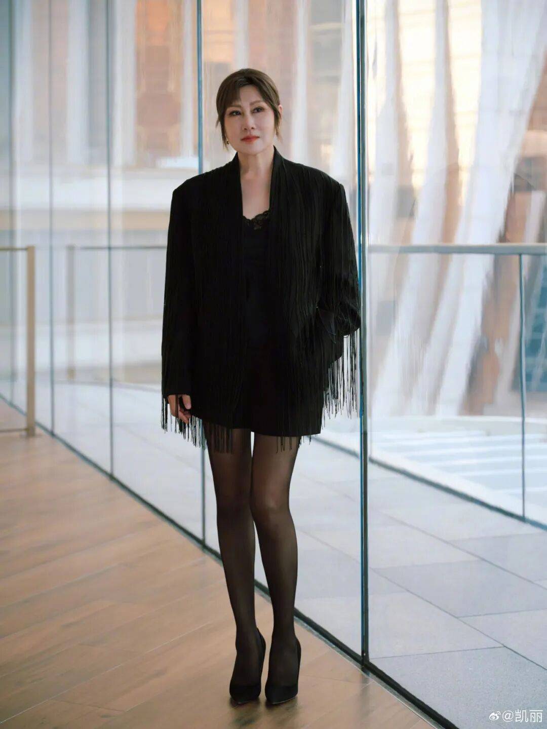 63岁女演员张凯丽晒照<strong></p>
<p>VIABTC</strong>,黑丝袜配高跟鞋,曾表示:年龄阻挡不了追求美的脚步