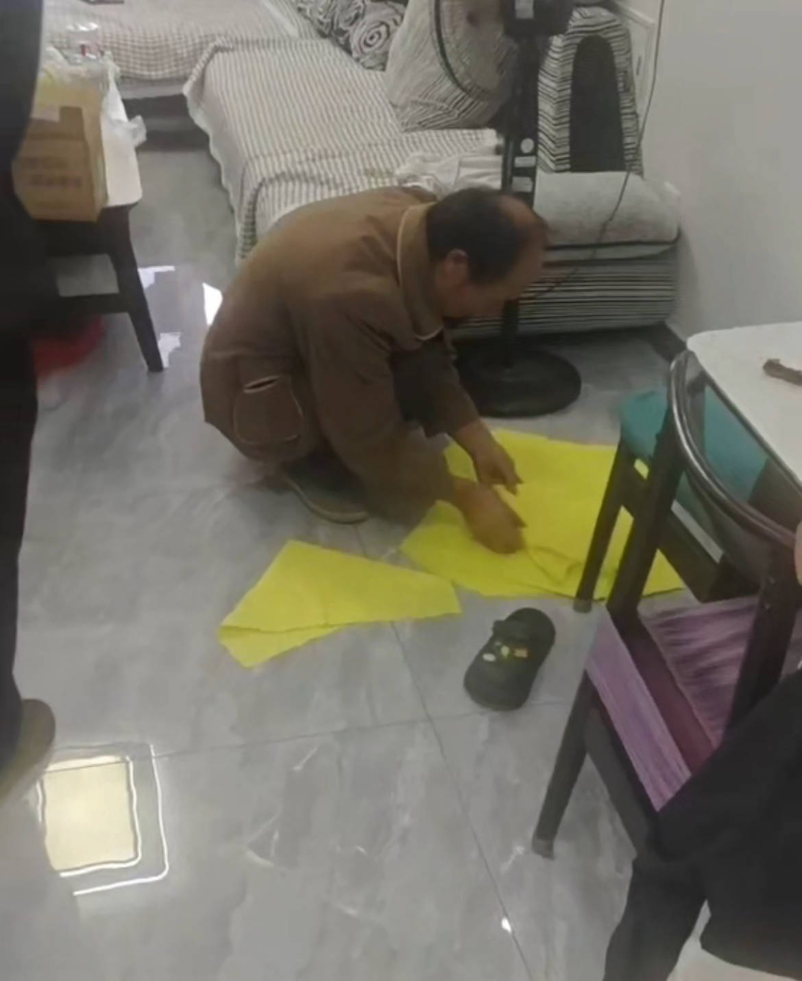 疑因离婚多年的前妻订婚<strong></p>
<p>比特币今日价格行情</strong>，临沂一男子上门将其杀害，死者家属：检方已提起公诉