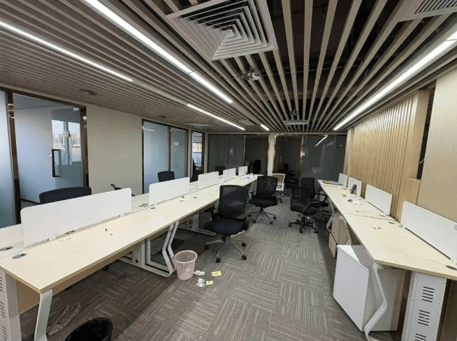 突然爆雷<strong></p>
<p>世界虚拟货币前十交易所</strong>，深圳总部已人去楼空，有人投入700多万元……