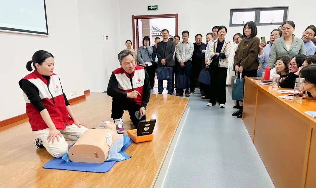 1.4万救护员+89台AED<strong></p>
<p>世界虚拟货币前十交易所</strong>，随州市红十字会织密“黄金4分钟”生命网