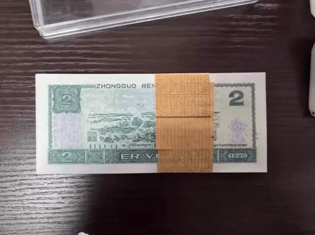 1万多张2元面值人民币被拍卖<strong></p>
<p>OKEX交易平台APP下载</strong>，最终以83.16万元成交！