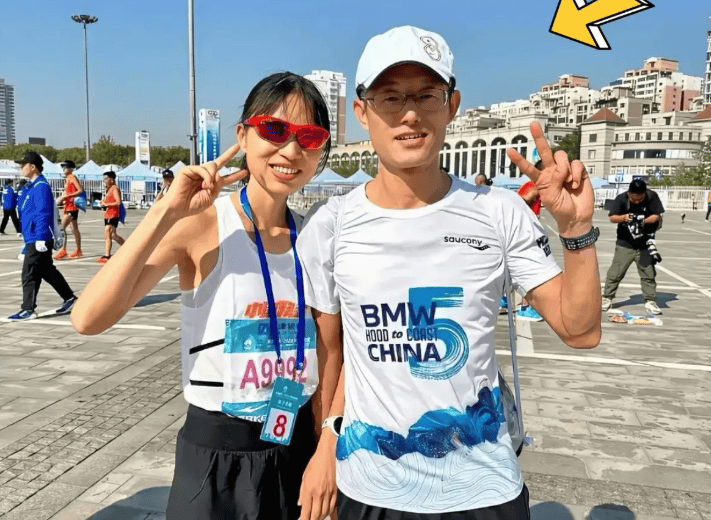 张水华辞职后携老公直播秀恩爱<strong></p>
<p>插针</strong>，称白岩松是自己恩人