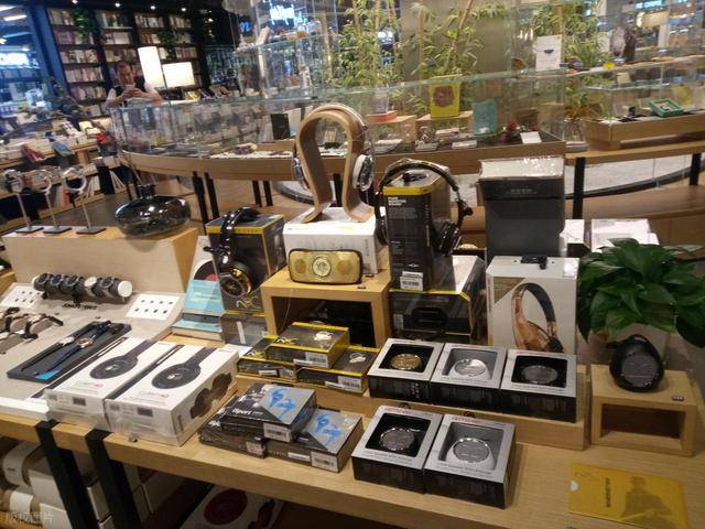 “直接崩了”<strong></p>
<p>华安创新基金</strong>，价格断崖式下跌！商户：销量跌了60%都不止