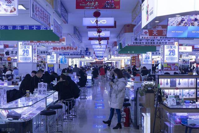 “直接崩了”<strong></p>
<p>华安创新基金</strong>，价格断崖式下跌！商户：销量跌了60%都不止