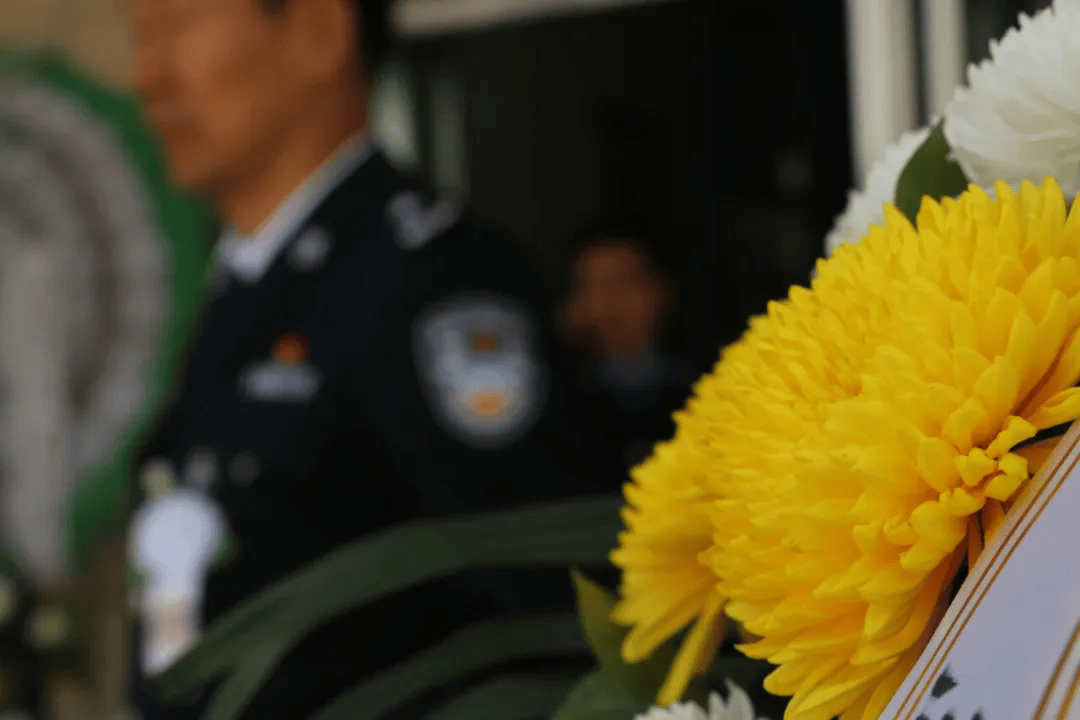 尹宏伟同志值班期间突发疾病不幸逝世<strong></p>
<p>偿债基金系数</strong>,内蒙古自治区公安厅、通辽市公安局沉痛哀悼