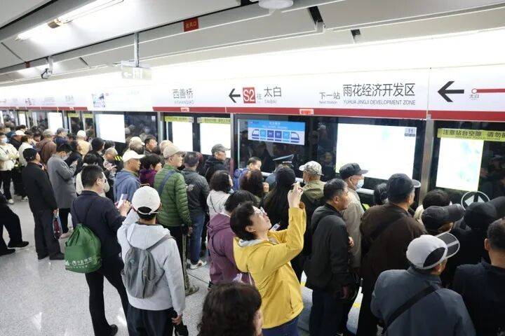 南京首条跨省地铁开通！乘客说：“我坐地铁不去哪里<strong></p>
<p>基金161601</strong>，就是高兴！”