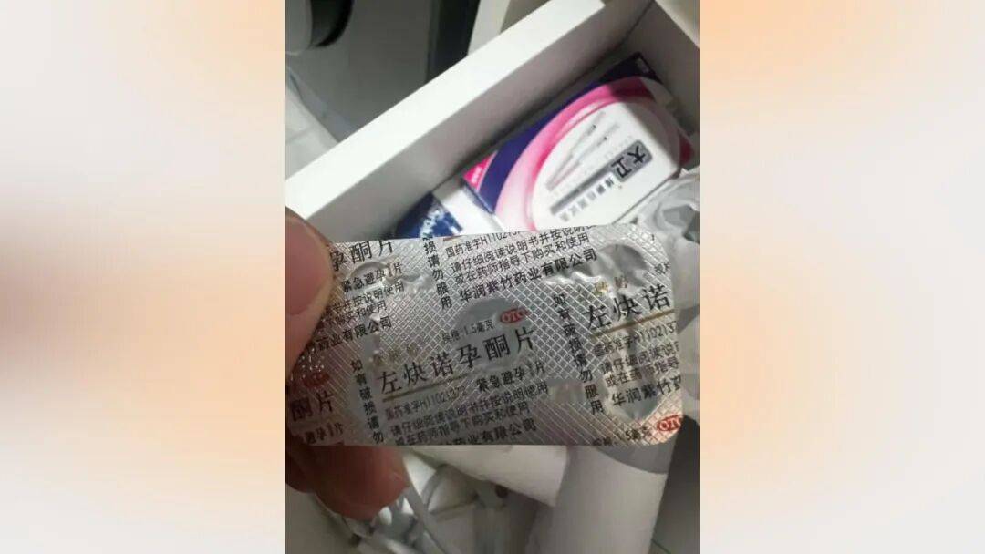 25岁海归男子恋上浙江离异老板娘<strong></p>
<p>基金手续费</strong>，分手后追讨12万：每个月给她点外卖都要五六千，对方却没转过一分钱，每次转账还要写自愿赠与，准备起诉